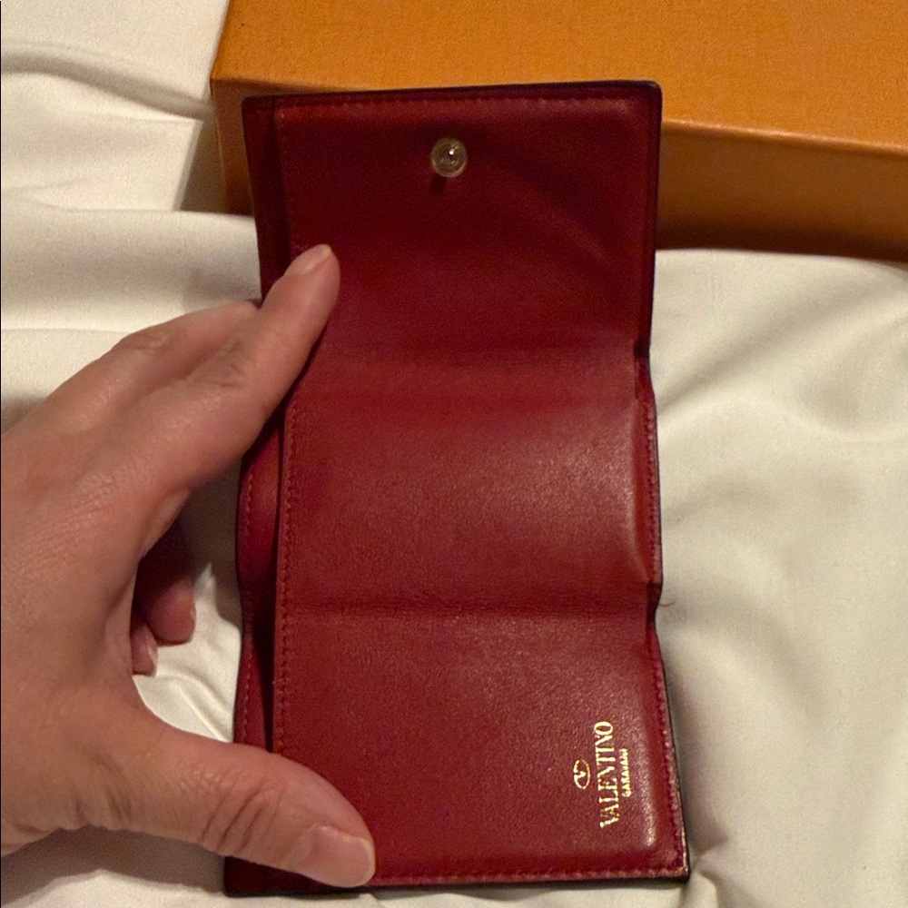 Valentino Garavani Rockstud Tri-fold leather wallet - Picture 8 of 9